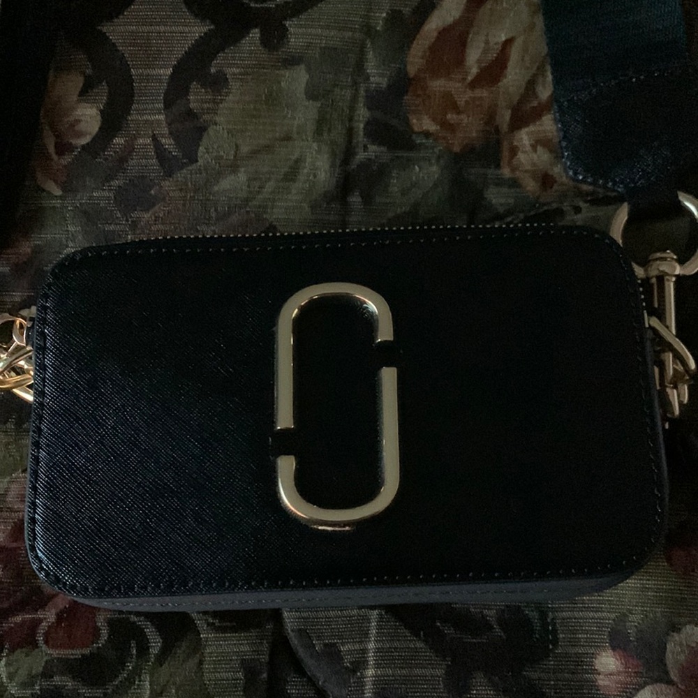Reposhed from a previous purchase! Added pictures, new no tags and dust bag